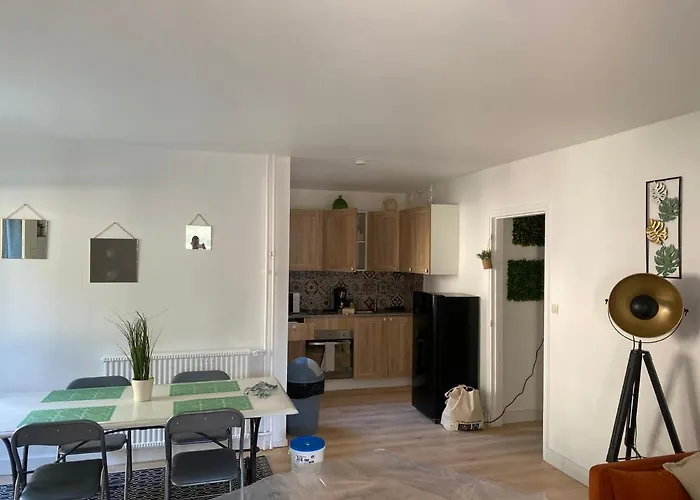 Bel Appartement Dans Residence Avec Balcon