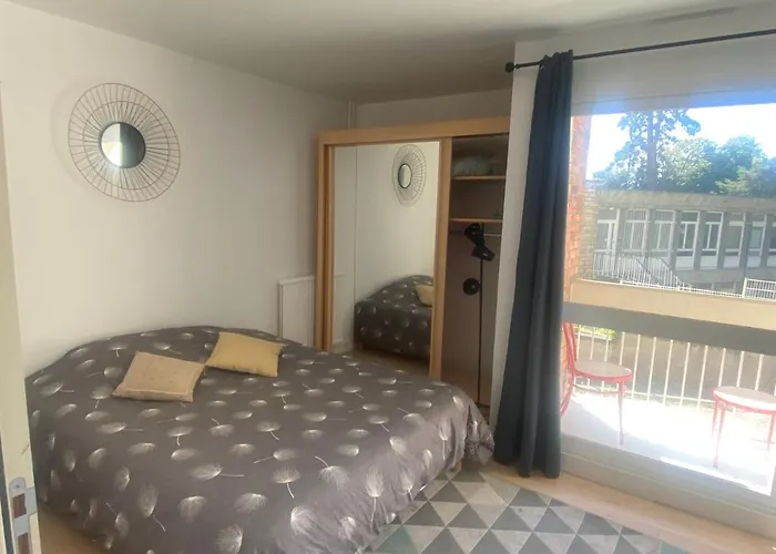 Bel Appartement Dans Residence Avec Balcon