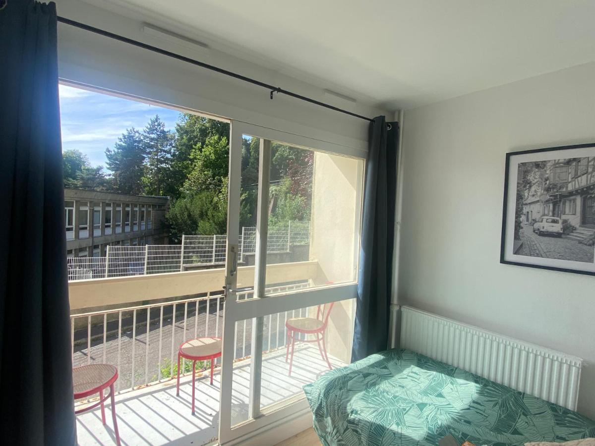 Bel Dans Avec Balcon